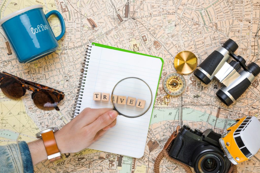 C:\Users\Mafia\Downloads\magnifying-glass-wooden-cubes-travel-elements.jpg